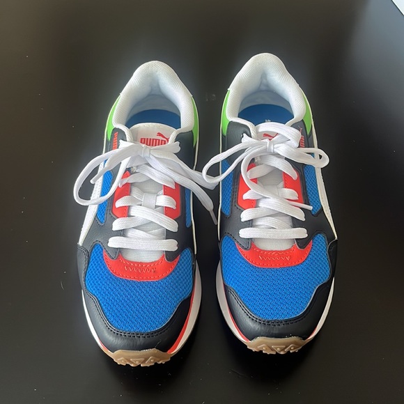 Size 6 NWOT PUMA size 6 sneakers - Picture 3 of 10